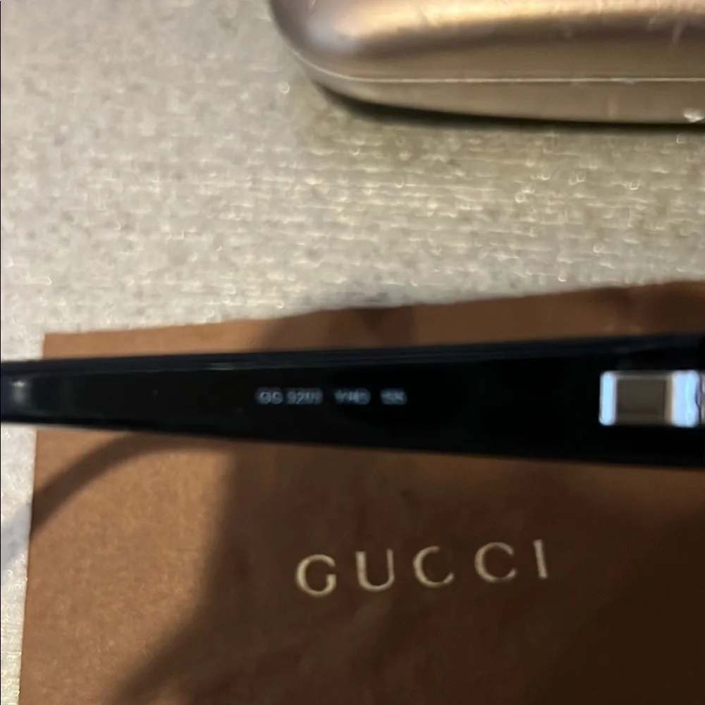 Gucci Black and Silver Glasses Timeless Elegance - Picture 6 of 13